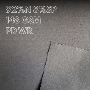 Chất liệu Nylon cao cấp, chống thấm cho mọi hoạt động ngoài trời